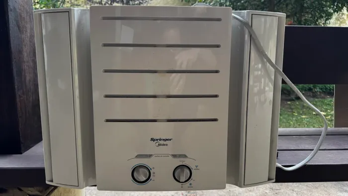 Ar condicionado Springer/Midea de janela, modelo QCI075BB, 7.500 BTU/h, 220 V