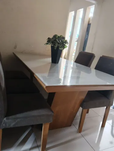 Mesa de jantar com 6 cadeiras