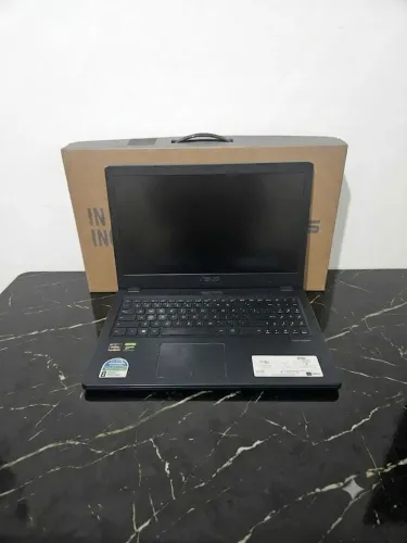 Notebook gamer asus M570D  impecável 