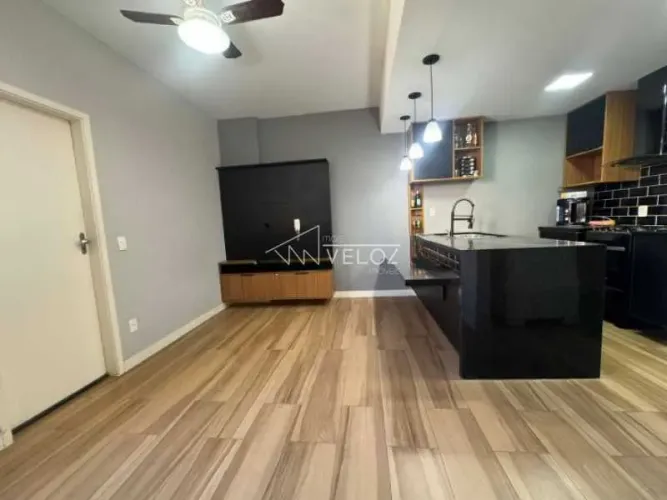 Apartamento : / Residencial / Glória