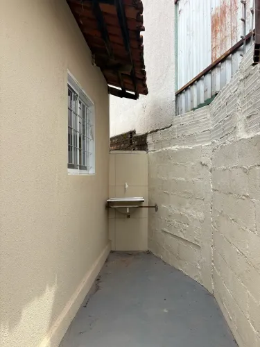 Kitinet com 2 quartos em frente ao HMAP