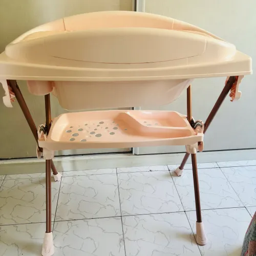 Vende-se banheira com trocador de fraldas