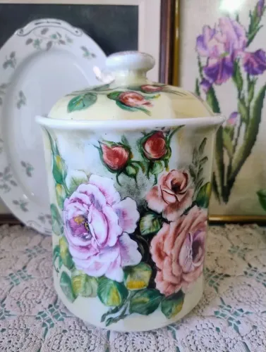 Grande pote de biscoito porcelana pintada a mão antigo