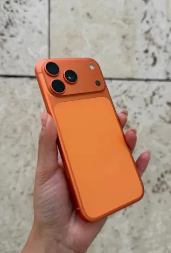 Vendo iPhone 17pro max laranja