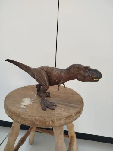 Tiranossauro Jurassic world sound surge