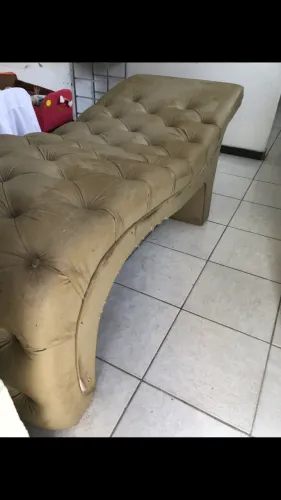 URGENTE Poltrona para salão ou designer sombrancelhas ( precisa de reforma)