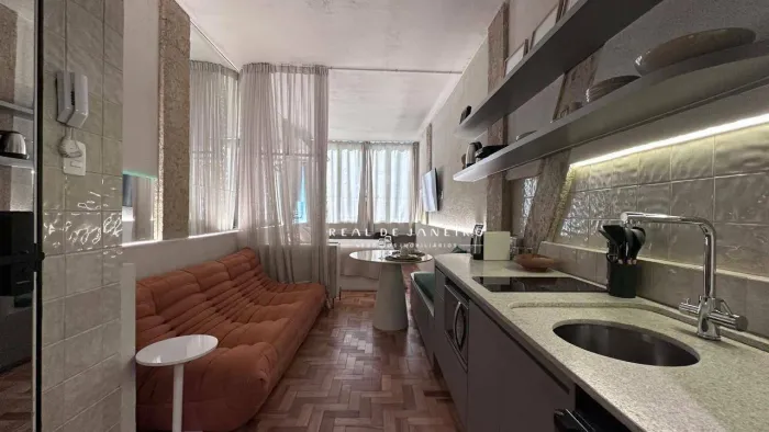 Studio em Copacabana: 23 m², reformado e mobiliado.