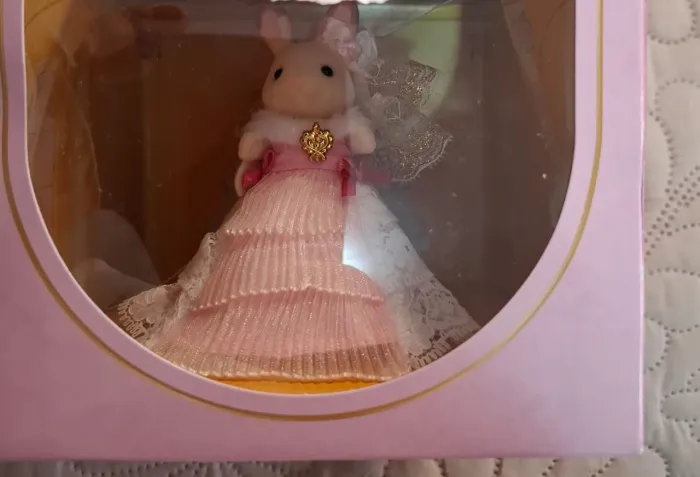 Sylvanian Families coelha chocolate de vestido luxuoso