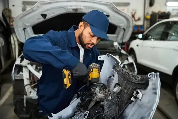 Vaga única para montador e mecânico automotivo