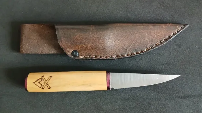 Faca artesanal estilo Puukko