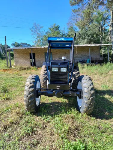 Trator VALTRA 685 4x4