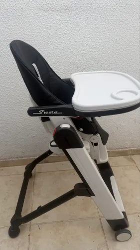 Cadeirinha de Alimentação Peg Perego Siesta Preta Multifuncional com Reclinação 5 Posições
