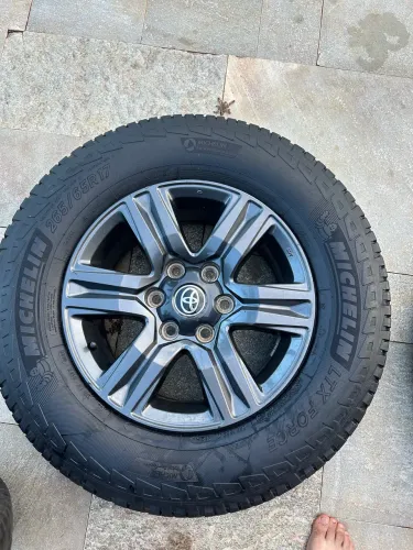 JOGO DE RODA HILUX ORIGINAL ARO 17 + PNEUS MICHELIN LTX FORCE MUITO NOVOS