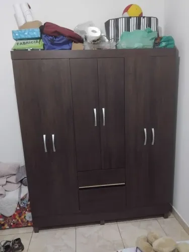 Vende-se guarda-roupa de 6 portas