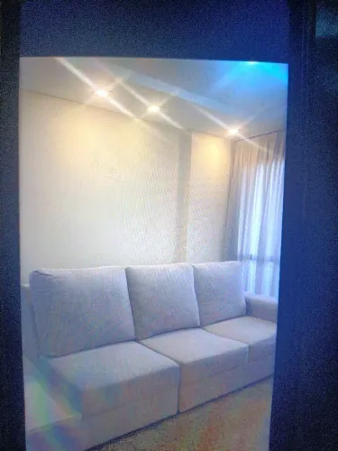 Sofá de linho de 3 lugares com apoio lateral - cor cinza claro R$ 1.200,00