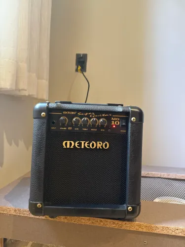 Amplificador de Guitarra Meteoro