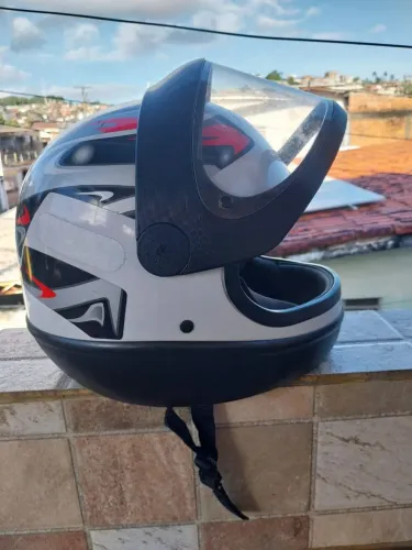 Capacete Taurus semi-novo
