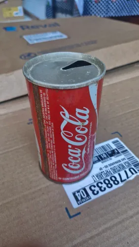Lata de ferro Coca e Fanta para colecionador