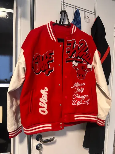 Jaqueta Off White Chicago Bulls