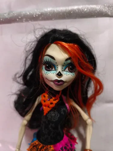 Boneca Monster high Skelita básica 