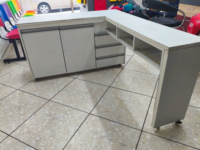Balcão de Recepção em L com Rodízios - MDF Branco