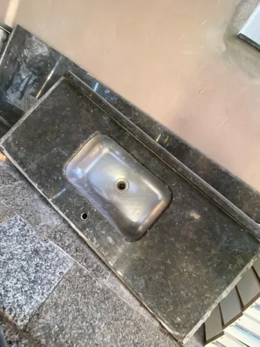 Bancada de Pedra com Cuba Inox - 1,32 m
