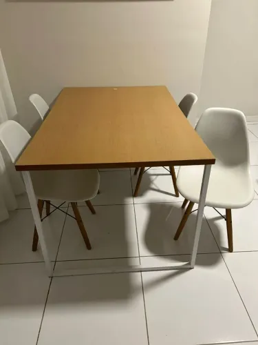 Mesa 4 lugares + 4 cadeiras estilo industrial 