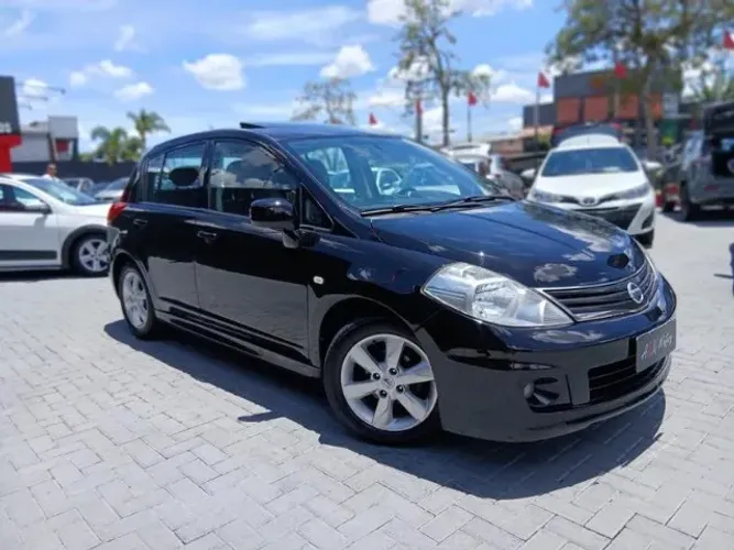Nissan Tiida SL 1.8/1.8 Flex 16V Mec. 2012