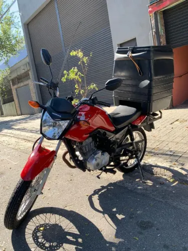 Honda CG 125 Fan 2014 - Apenas 48,5k km + Baú 144L (Pronta p/ Trabalhar!) - R$ 11.000