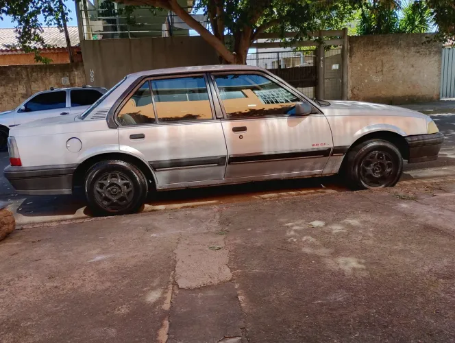 Chevrolet Monza GLS/ Hi-tech 2.0 EFI 2P E 4P 1994