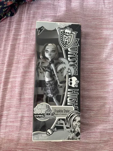 Monster High Frankie Stein - Skull Shores lacrada