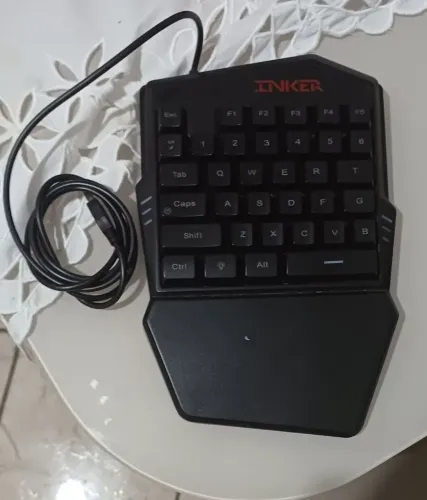 Teclado gamer de uma mão