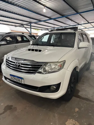 Toyota Hilux SW4 SRV D4-d 4X4 3.0 TDI Dies. AUT 2015