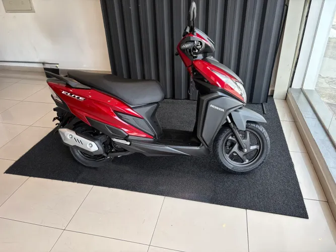 Honda Elite 2027 emplacada só 240 km