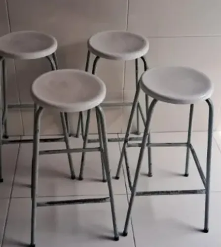 Banqueta Alta de Ferro com Assento Plástico 