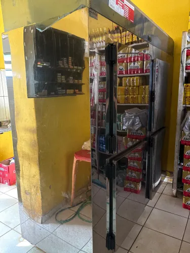 Vendo Cervejeira 4 portas