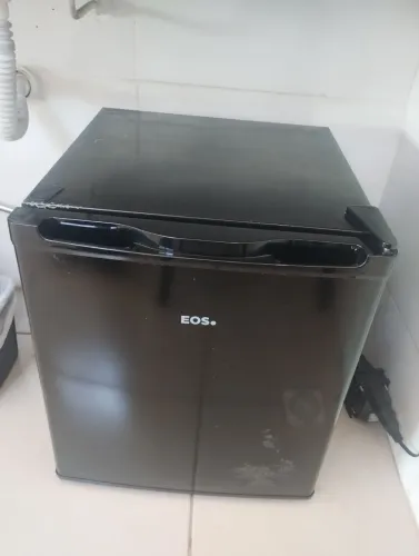 Frigobar EOS 220w, com adaptador incluso - $499 