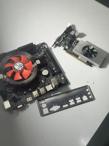 Placa mãe 4Gb RAM processador i3 e placa de vídeo