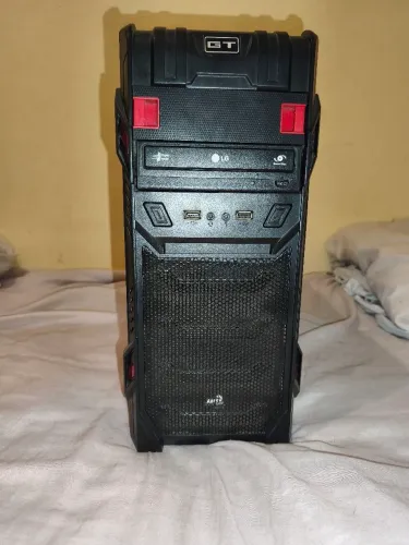 Vendo gabinete gamer e fone de ouvido kanup ( carcaça do gabinete)