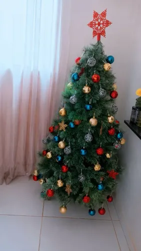 Árvore De Natal Pinheiro Nevada Luxo 1,50m 260 Galhos