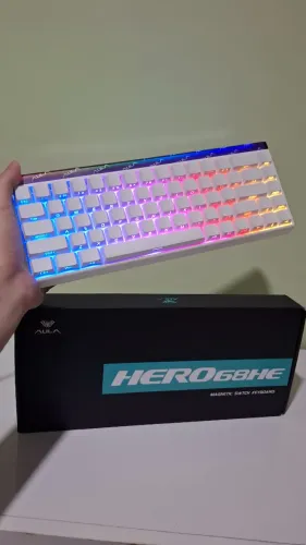 TECLADO MAGNÉTICO AULA HERO 68HE(LACRADO)