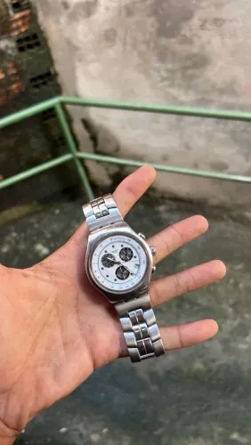 Swatch Série Prata Cara Branca 