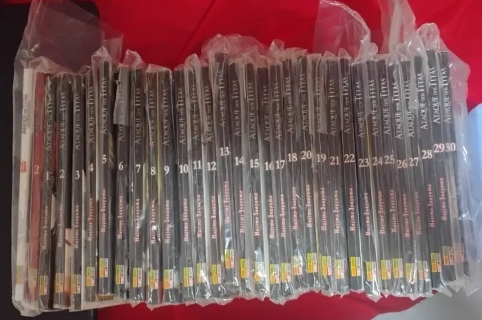 Mangas ataque dos Titãs 1 ao 30 mais edições 1 e 2 do spin off sem arrependimentos