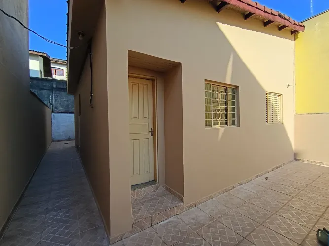 Casa nos fundos com garagem Camilópolis 