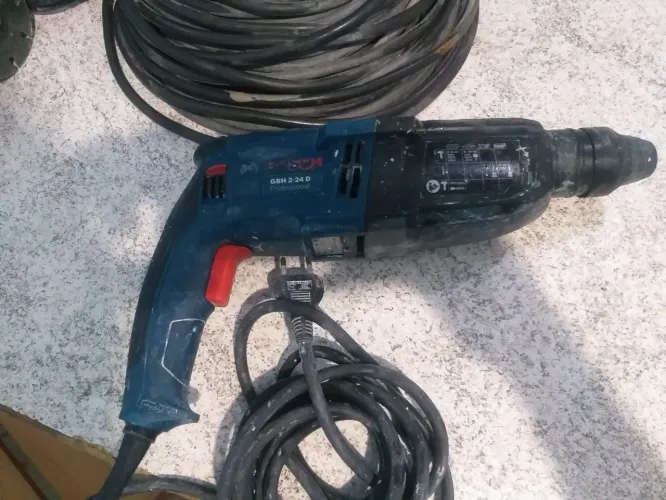 Vendo furadeira martelete e extensão 30 metros