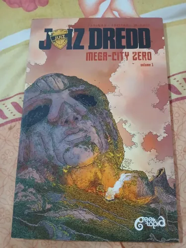 HQ Mega City Zero Vol 1 - Juiz Dredd