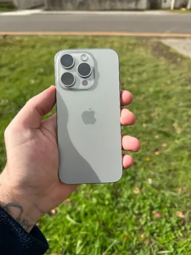iPhone 15 pro natural titanium impecável ?