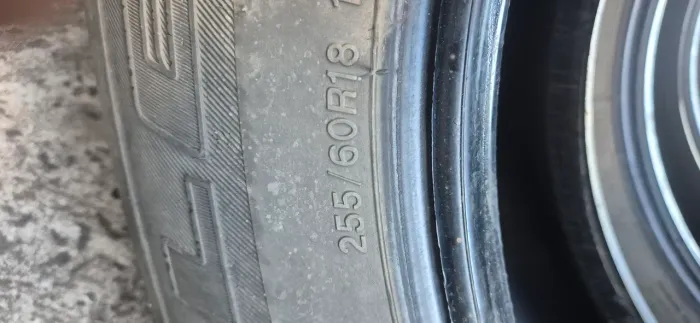 Pneus 255/60-18 entrego montados