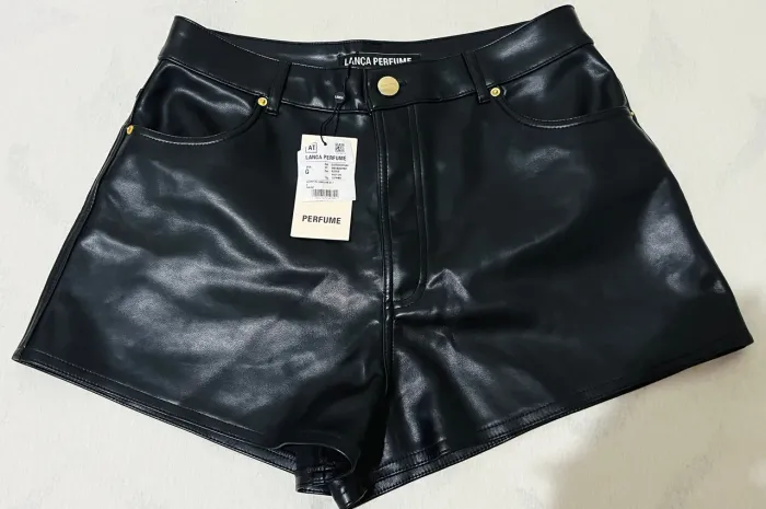 Short Couro Lança Perfume Tam G - Novo com Etiqueta | R$ 49,99