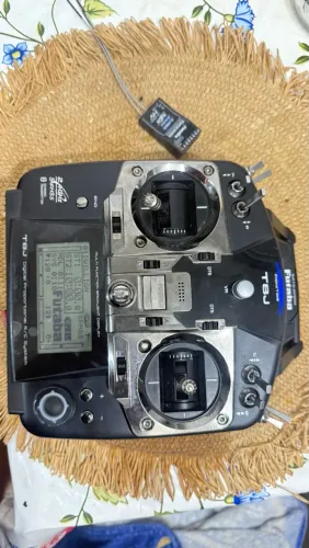 Rádio aeromodelo Futaba